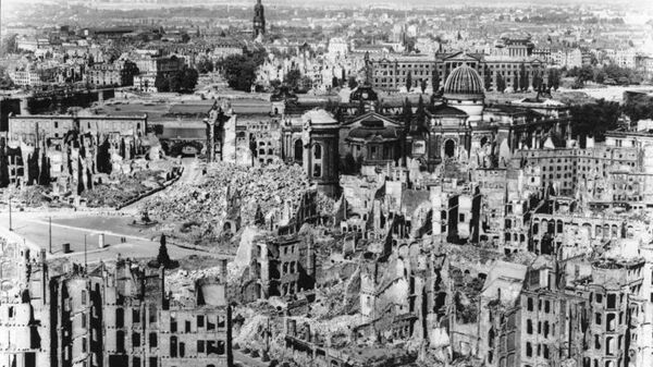 Вид разрушений. Фото из немецких архивов, 1945 год Вид разрушений. Фото из немецких архивов, 1945 год