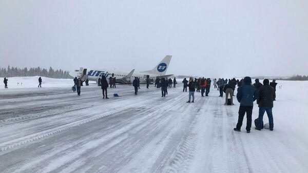 Самолет UTair совершил жесткую посадку в аэропорту Усинска. 9 февраля 2020 Самолет UTair совершил жесткую посадку в аэропорту Усинска. 9 февраля 2020