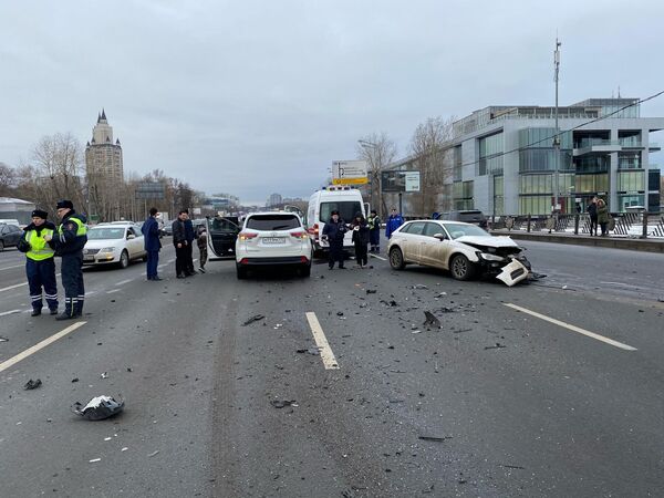 ДТП с участием каршеринга на Кутузовском проспекте в Москве. 9 февраля 2020 ДТП с участием каршеринга на Кутузовском проспекте в Москве. 9 февраля 2020