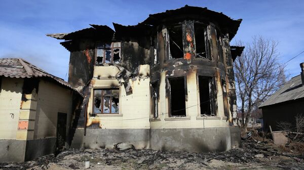 Сгоревший дом после недавней серии столкновений в селе в южной Жамбылской области, Казахстан, 8 февраля 2020 Сгоревший дом после недавней серии столкновений в селе в южной Жамбылской области, Казахстан, 8 февраля 2020