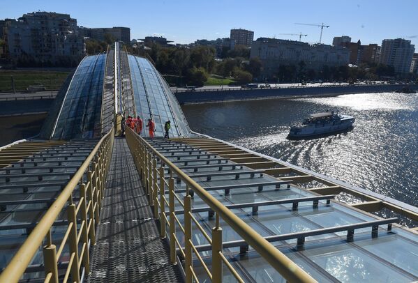 Мойка пешеходного моста Богдана Хмельницкого Мойка пешеходного моста Богдана Хмельницкого