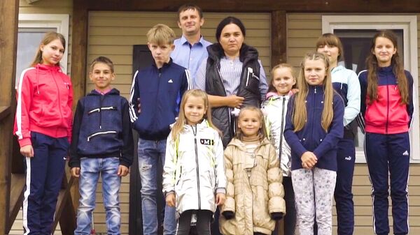 Семья Богачевых на крыльце нового дома Семья Богачевых на крыльце нового дома