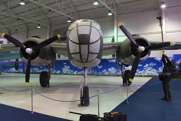 Американский бомбардировщик B-25 Митчелл , представленный в Центральном музее Военно-воздушных сил Американский бомбардировщик B-25 Митчелл , представленный в Центральном музее Военно-воздушных сил
