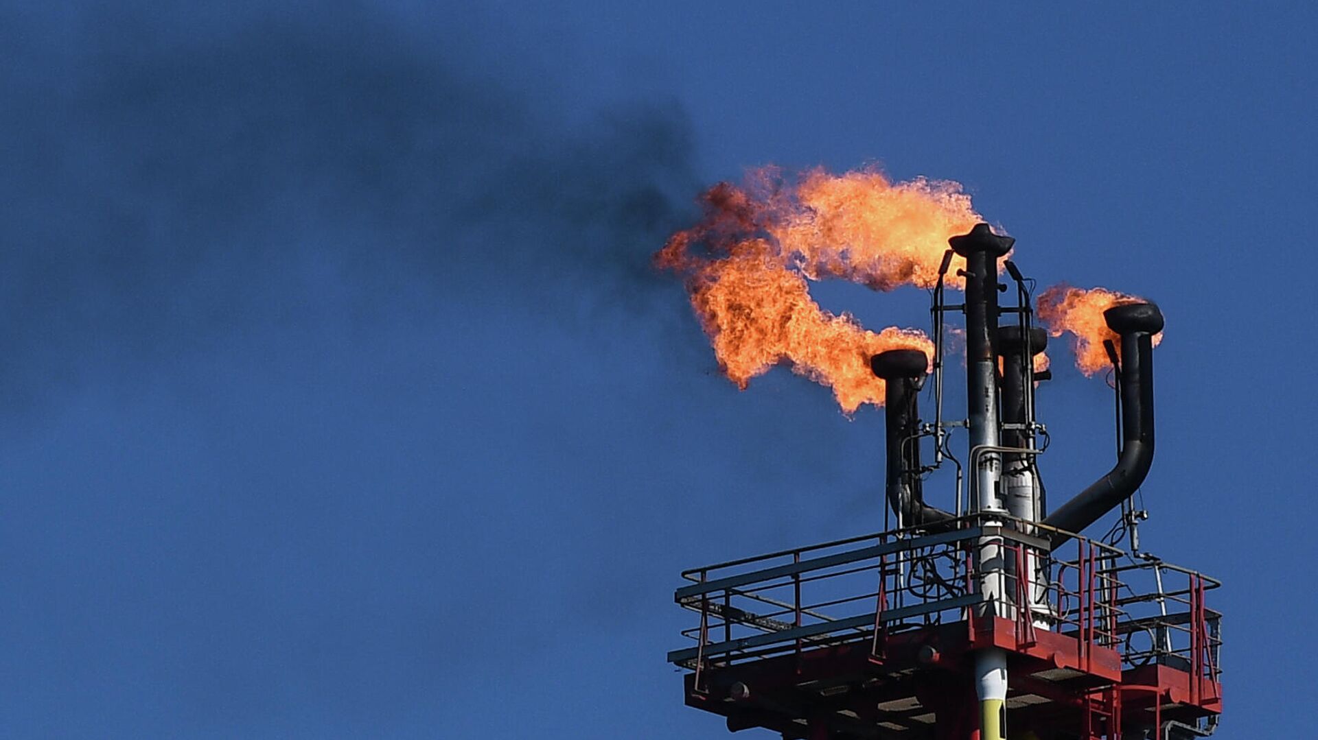 Власти прокомментировали разлив нефти в ЯНАО