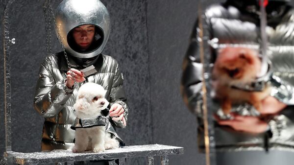 Показ коллекции Moncler неделе моды в Милане Показ коллекции Moncler неделе моды в Милане