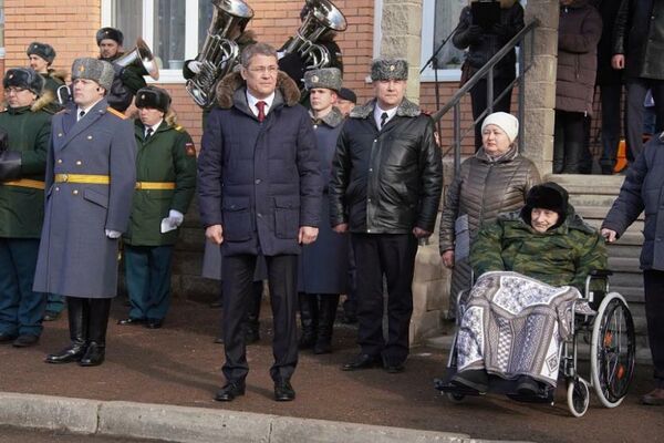 Парад для 102-летнего участника Великой Отечественной войны Мугина Нагаева в Уфе в День защитника Отечества Парад для 102-летнего участника Великой Отечественной войны Мугина Нагаева в Уфе в День защитника Отечества