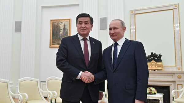 Владимир Путин и президент Киргизии Сооронбай Жээнбеков во время встречи Владимир Путин и президент Киргизии Сооронбай Жээнбеков во время встречи