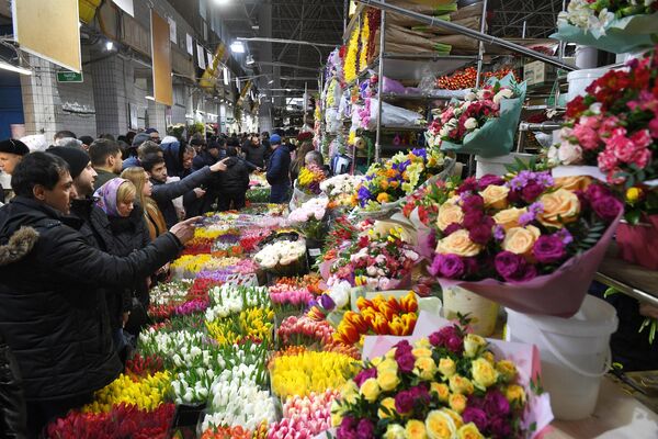 Продажа цветов на Рижском рынке в Москве Продажа цветов на Рижском рынке в Москве