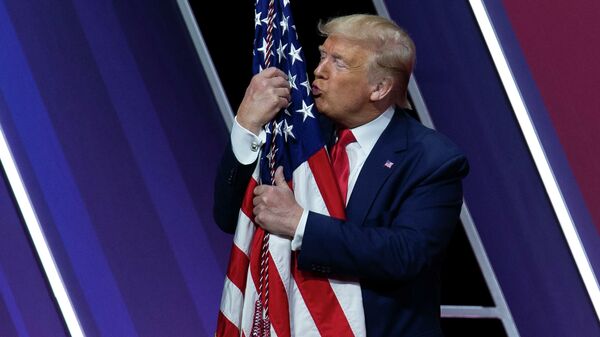 И рад бы в рай, но его не отпускает. Трамп День Победы встретит дома И рад бы в рай, но его не отпускает. Трамп День Победы встретит дома