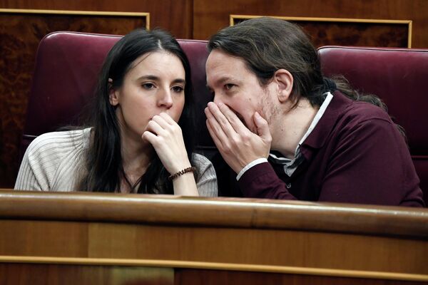 Члены испанского парламента Ирен Монтеро и Пабло Иглесиас Члены испанского парламента Ирен Монтеро и Пабло Иглесиас