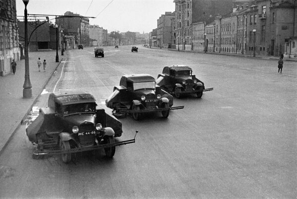 Уборка московских улиц в 1938 году Уборка московских улиц в 1938 году