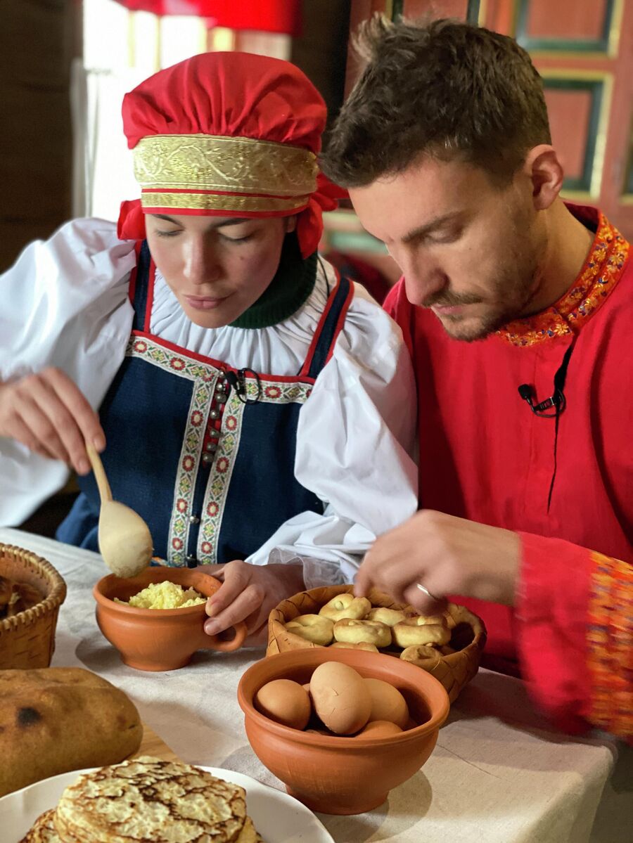 Ведущие программы Удиви меня Ведущие программы Удиви меня