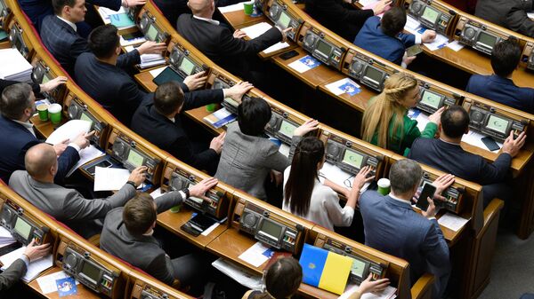 Депутаты на заседании Верховной рады Украины в Киеве Депутаты на заседании Верховной рады Украины в Киеве