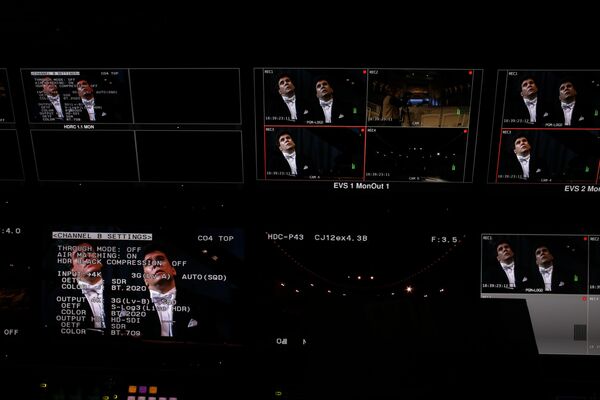 Российский пианист Денис Мацуев во время выступления на площадке Московской филармонии перед интернет-аудиторией Российский пианист Денис Мацуев во время выступления на площадке Московской филармонии перед интернет-аудиторией