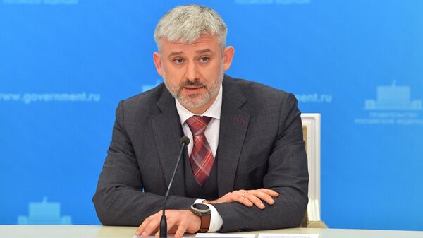 Министр транспорта РФ Евгений Дитрих во время брифинга по итогам заседания президиума Координационного совета по борьбе с распространением новой коронавирусной инфекции Министр транспорта РФ Евгений Дитрих во время брифинга по итогам заседания президиума Координационного совета по борьбе с распространением новой коронавирусной инфекции