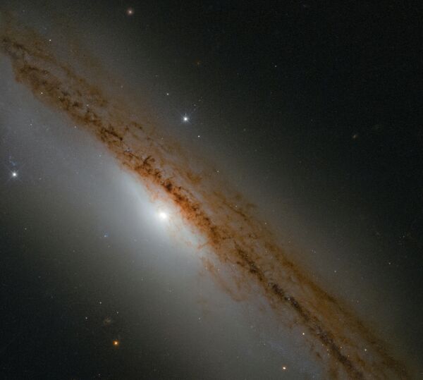 Галактика NGC 1589 в созвездии Телец Галактика NGC 1589 в созвездии Телец