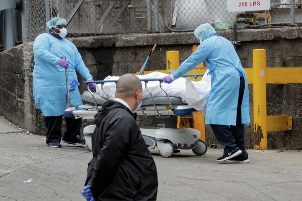 Транспортировка зараженного вирусом COVID-19 в Бруклинский больничный центр Транспортировка зараженного вирусом COVID-19 в Бруклинский больничный центр