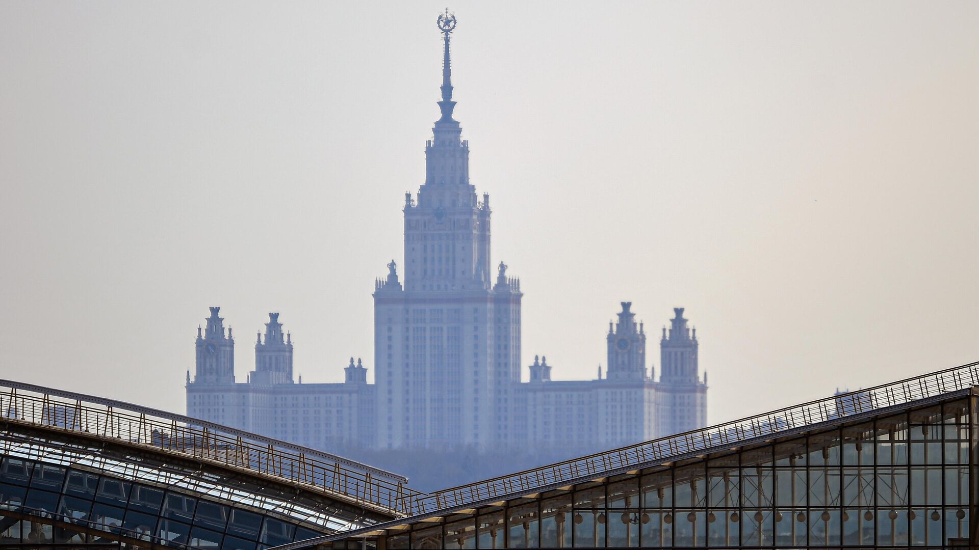 Здание Московского государственного университета имени М. В. Ломоносова Здание Московского государственного университета имени М. В. Ломоносова - РИА Новости, 1920, 07.10.2020