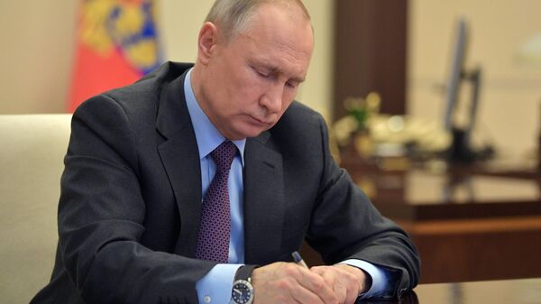 Президент РФ Владимир Путин проводит совещание о ситуации на глобальных энергетических рынках в режиме видеоконференции Президент РФ Владимир Путин проводит совещание о ситуации на глобальных энергетических рынках в режиме видеоконференции