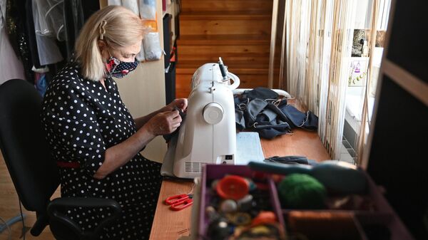 Татьяна Борисова шьет дизайнерские маски в народном стиле у себя дома в Ростове-на-Дону Татьяна Борисова шьет дизайнерские маски в народном стиле у себя дома в Ростове-на-Дону