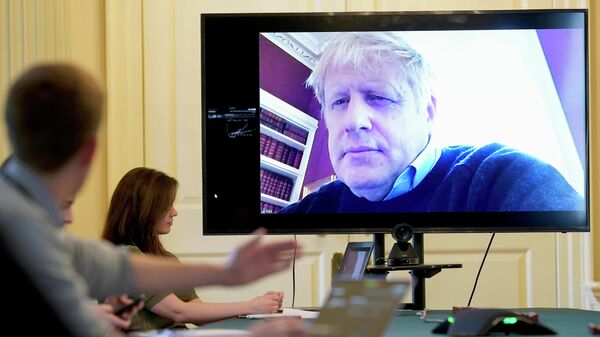 Премьер-министр Великобритании Борис Джонсон во время совещания по распространению COVID-19 в режиме видеоконференции Премьер-министр Великобритании Борис Джонсон во время совещания по распространению COVID-19 в режиме видеоконференции