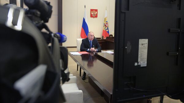 Путин обсудил с членами Совбеза ситуацию с коронавирусом