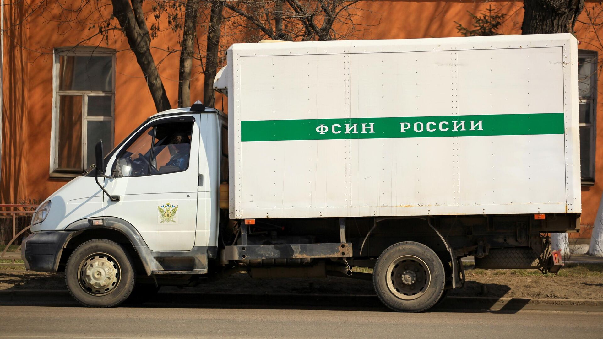 В России за арестантами будут следить с помощью спутников
