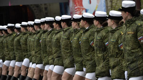 Cводный парадный расчет женщин-военнослужащих Военного университета министерства обороны РФ во время военного парада в Москве Cводный парадный расчет женщин-военнослужащих Военного университета министерства обороны РФ во время военного парада в Москве