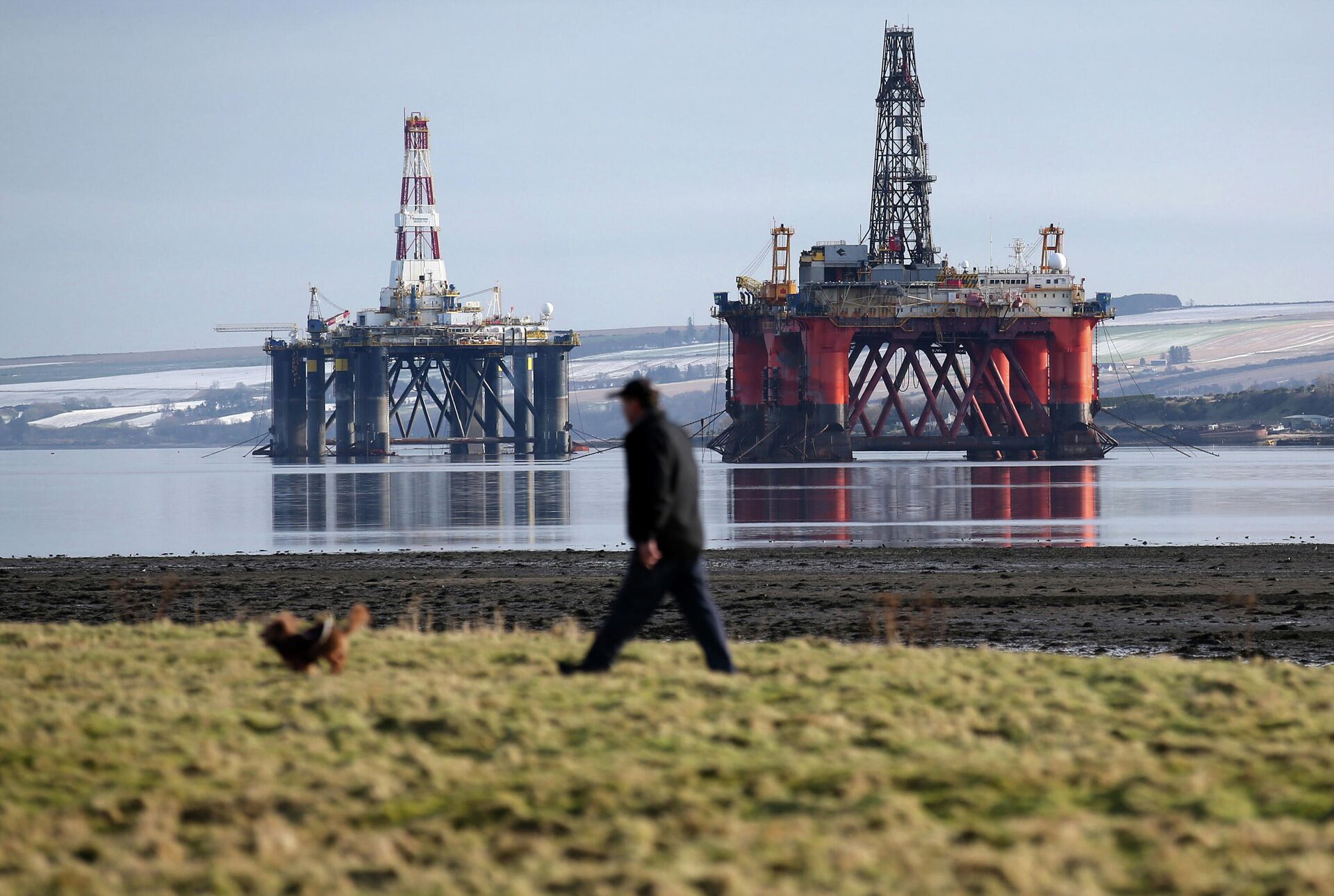 Нефтяные платформы у берегов Шотландии в Северном море Нефтяные платформы у берегов Шотландии в Северном море - РИА Новости, 1920, 25.12.2020