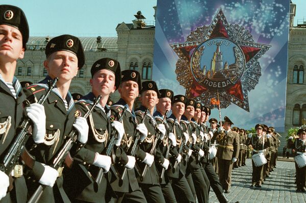 Морская пехота участвует в военном параде на Красной площади, посвященном 57-й годовщине Победы в Великой Отечественной войне 1941-1945 гг. Морская пехота участвует в военном параде на Красной площади, посвященном 57-й годовщине Победы в Великой Отечественной войне 1941-1945 гг.