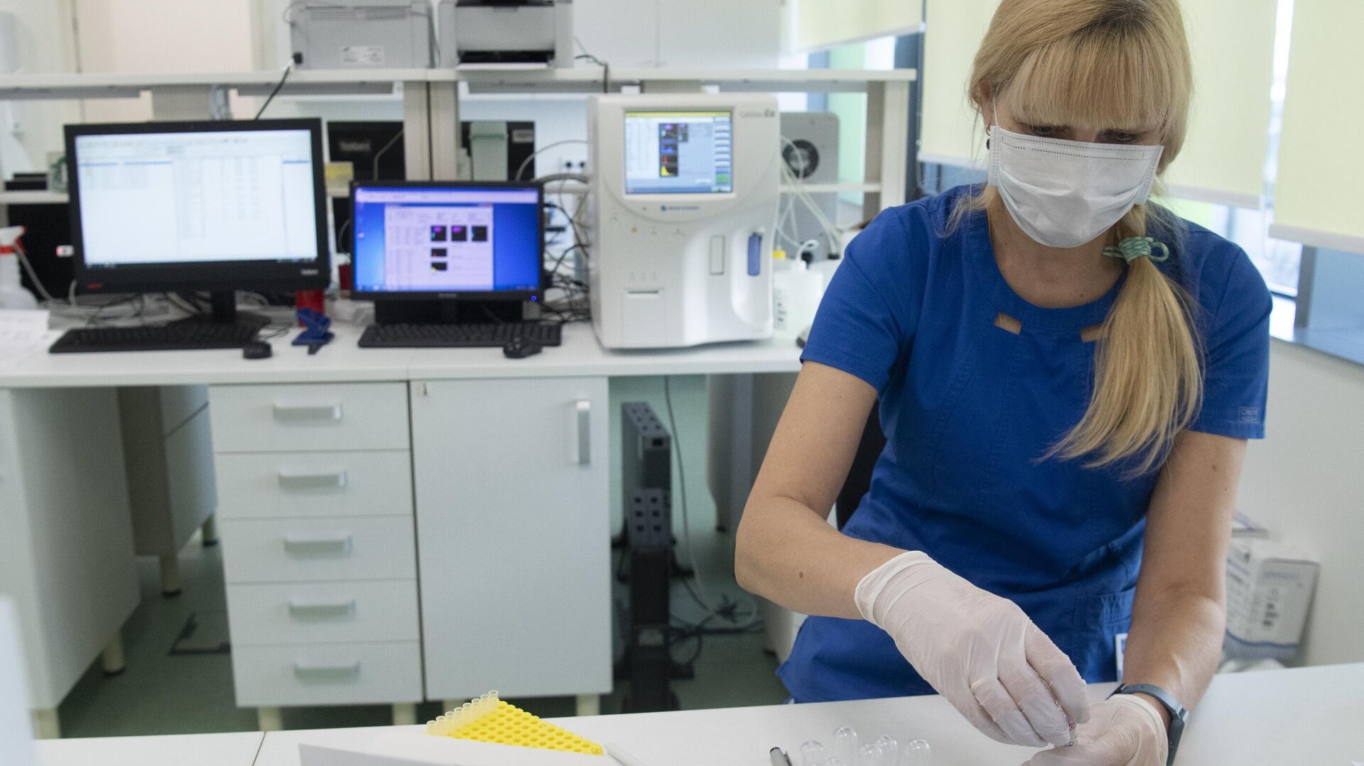 Экспресс-диагностика на антитела к коронавирусу в клинике Hadassah Medical Moscow в Сколково Экспресс-диагностика на антитела к коронавирусу в клинике Hadassah Medical Moscow в Сколково - РИА Новости, 1920, 23.09.2020