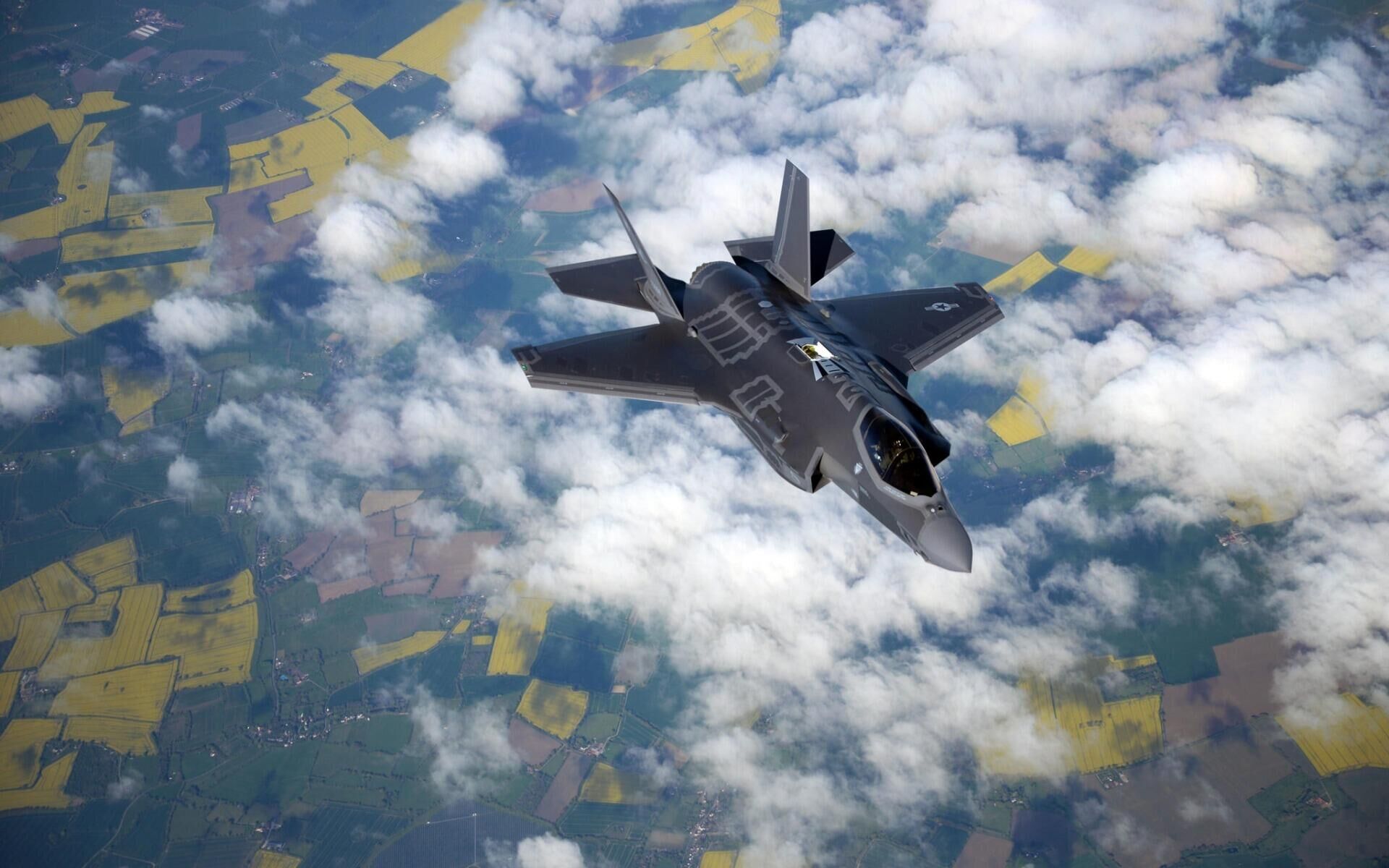 Американский истребитель F-35A Lightning II Американский истребитель F-35A Lightning II - РИА Новости, 1920, 25.09.2020