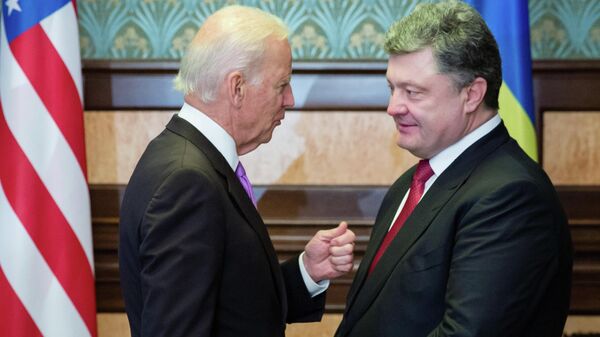 Вице-президент США Джо Байден и президент Украины Петр Порошенко во время встречи в Киеве. 2014 год Вице-президент США Джо Байден и президент Украины Петр Порошенко во время встречи в Киеве. 2014 год