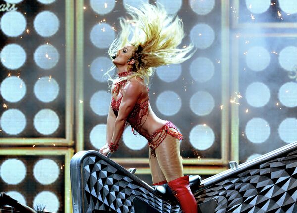 Бритни Спирс выступает на церемонии вручения премии Billboard Music Awards 2016 Бритни Спирс выступает на церемонии вручения премии Billboard Music Awards 2016