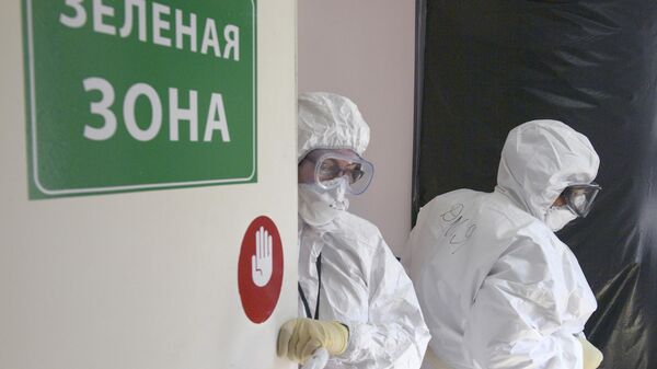 Медицинские работники в госпитале COVID-19 в больнице No 122 им. Л. Г. Соколова в Санкт-Петербурге Медицинские работники в госпитале COVID-19 в больнице No 122 им. Л. Г. Соколова в Санкт-Петербурге