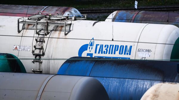 Железнодорожные вагоны-цистерны для перевозки нефти и топлива Железнодорожные вагоны-цистерны для перевозки нефти и топлива