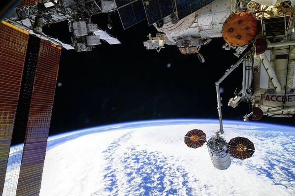 Расстыковка грузового корабля Cygnus от Международной космической станции Расстыковка грузового корабля Cygnus от Международной космической станции