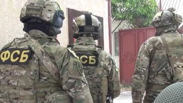 Сотрудники ФСБ во время операции в ингушском городе Сунже по ликвидации двух бандитов, готовивших теракты на территории республики Сотрудники ФСБ во время операции в ингушском городе Сунже по ликвидации двух бандитов, готовивших теракты на территории республики