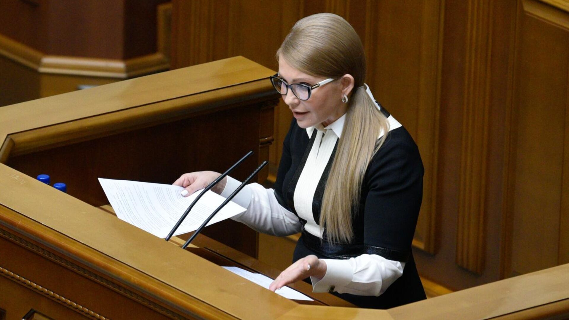 Лидер политической партии Батькивщина Юлия Тимошенко на заседании Верховной рады Украины Лидер политической партии Батькивщина Юлия Тимошенко на заседании Верховной рады Украины - РИА Новости, 1920, 07.11.2020