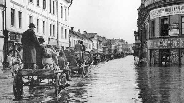 Наводнение в Москве в апреле 1908 года. Улица Полянка. Репродукция Наводнение в Москве в апреле 1908 года. Улица Полянка. Репродукция