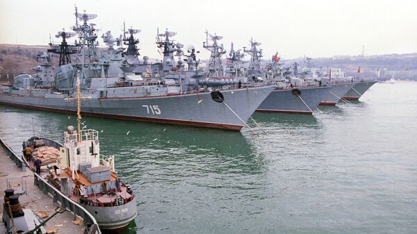 Военно-морские корабли Черноморского флота в бухте Севастополя Военно-морские корабли Черноморского флота в бухте Севастополя