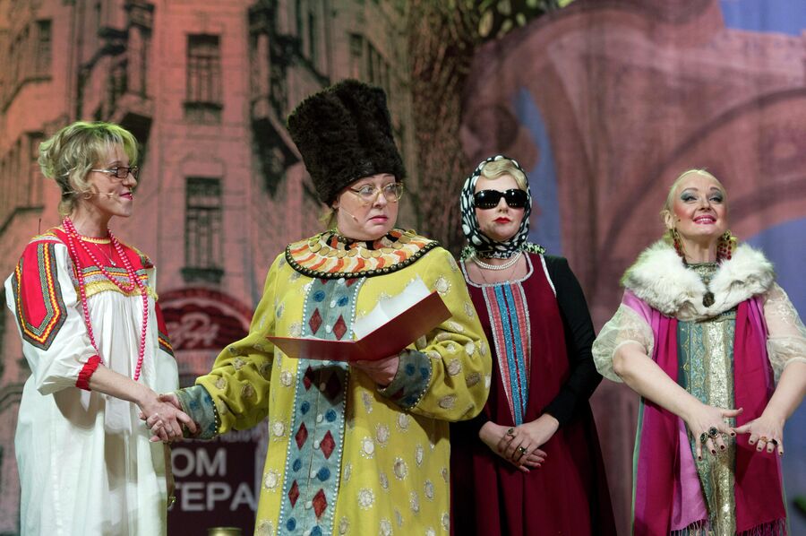 Актрисы Юлия Рутберг, Мария Аронова, Марина Есипенко и Елена Сотникова выступают на юбилейном вечере, посвященном 75-летию Центрального Дома актера Актрисы Юлия Рутберг, Мария Аронова, Марина Есипенко и Елена Сотникова выступают на юбилейном вечере, посвященном 75-летию Центрального Дома актера