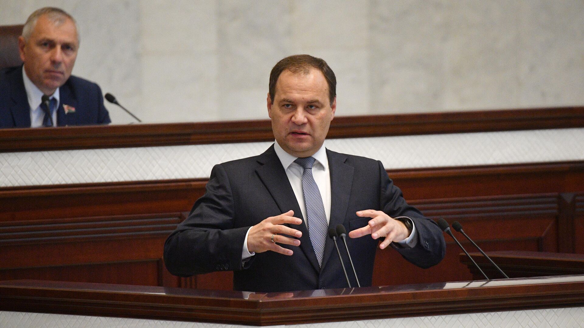 Председатель правительства Белоруссии Роман Головченко на заседании Палаты представителей парламента Белоруссии Председатель правительства Белоруссии Роман Головченко на заседании Палаты представителей парламента Белоруссии - РИА Новости, 1920, 26.01.2021