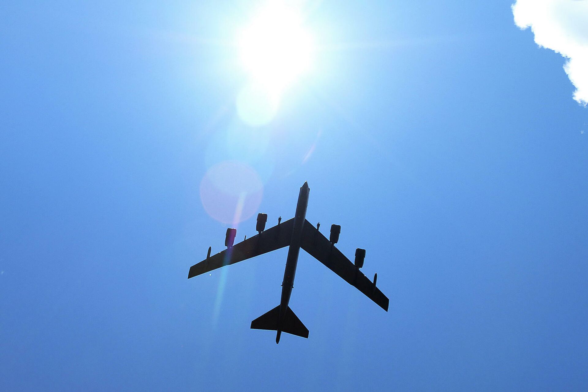 Стратегический американский бомбардировщик Boeing B-52 Stratofortress Стратегический американский бомбардировщик Boeing B-52 Stratofortress - РИА Новости, 1920, 01.03.2021