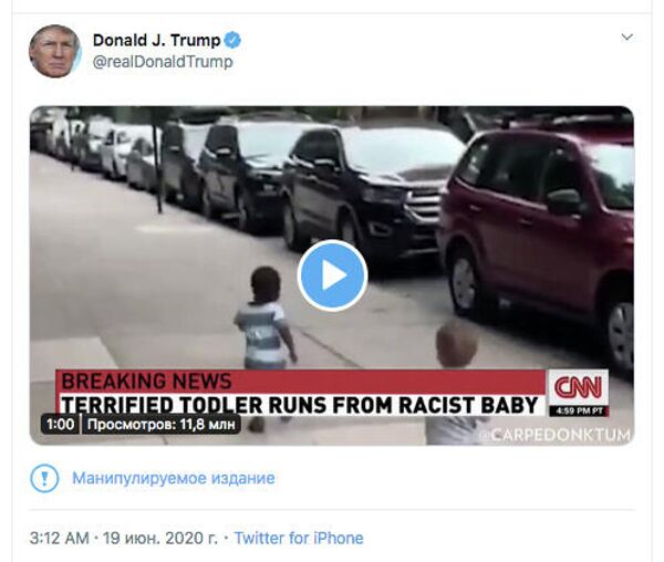Видеоролик, опубликованный президентом США Дональдом Трампом в Twitter и помеченный специальным предупреждающим знаком Видеоролик, опубликованный президентом США Дональдом Трампом в Twitter и помеченный специальным предупреждающим знаком