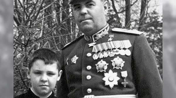 Александр Василевский с сыном Игорем перед Парадом Победы 24 июня 1945 Александр Василевский с сыном Игорем перед Парадом Победы 24 июня 1945