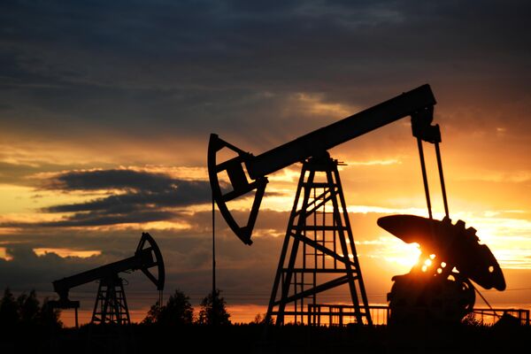 Работа нефтяных станков - качалок Работа нефтяных станков - качалок