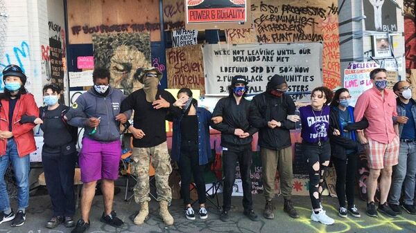 Протестующие в Сиэтле. Стоп-кадр видео Протестующие в Сиэтле. Стоп-кадр видео