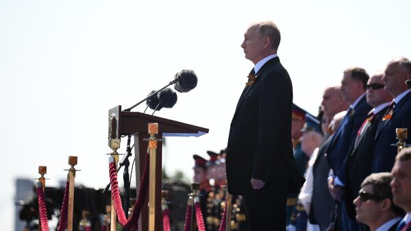 Президент РФ - верховный главнокомандующий вооруженными силами РФ Владимир Путин во время военного парада в ознаменование 75-летия Победы в Великой Отечественной войне 1941-1945 годов на Красной площади в Москве Президент РФ - верховный главнокомандующий вооруженными силами РФ Владимир Путин во время военного парада в ознаменование 75-летия Победы в Великой Отечественной войне 1941-1945 годов на Красной площади в Москве