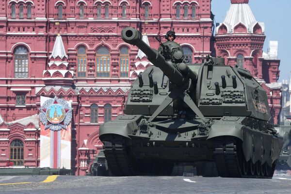 Самоходная артиллерийская установка (САУ) Мста-СМ во время военного парада в ознаменование 75-летия Победы в Великой Отечественной войне 1941-1945 годов на Красной площади в Москве Самоходная артиллерийская установка (САУ) Мста-СМ во время военного парада в ознаменование 75-летия Победы в Великой Отечественной войне 1941-1945 годов на Красной площади в Москве
